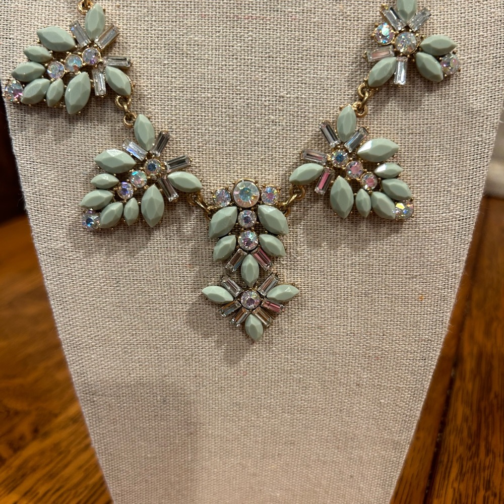 Vintage J Crew seafoam green statement necklace!! Beautiful, beautiful…